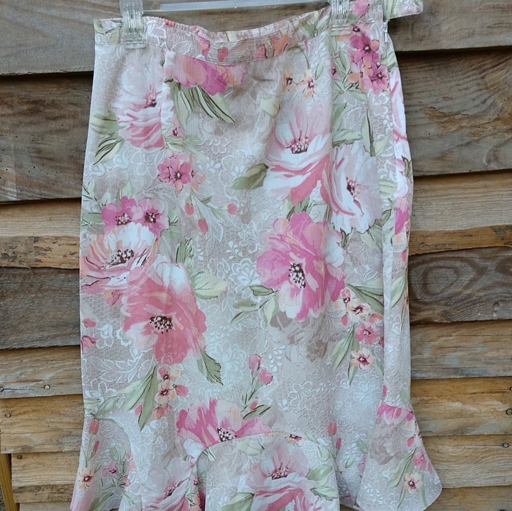 SOLD!!!!Alfred Dunner Women's Skirt Floral Ruffle Bottom Size 14 - Picture 9 of 9